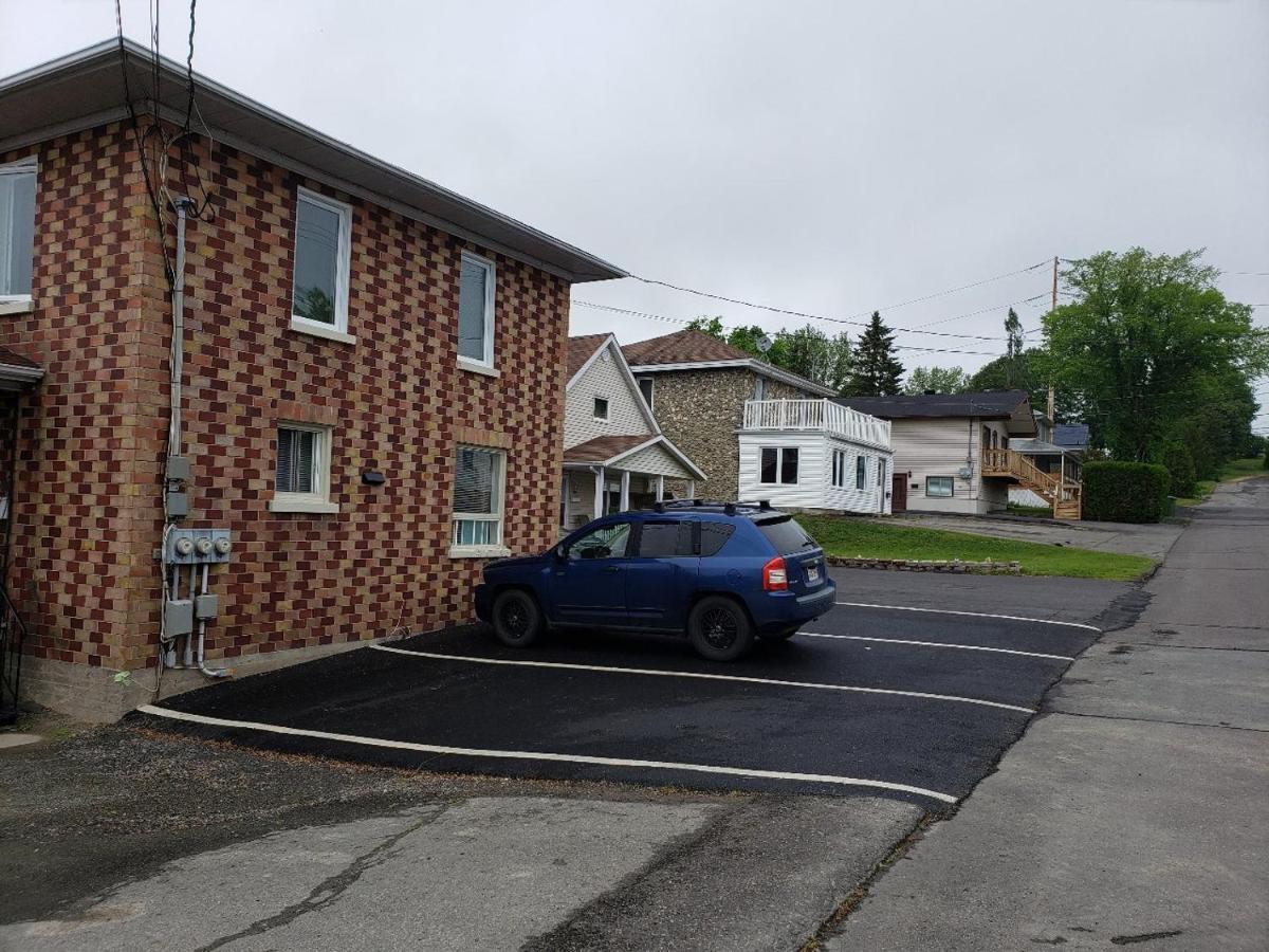 Апартаменти Lower Level Apt 6Ft High Close To Hwy Netflix Wifi Едмундстон Екстер'єр фото